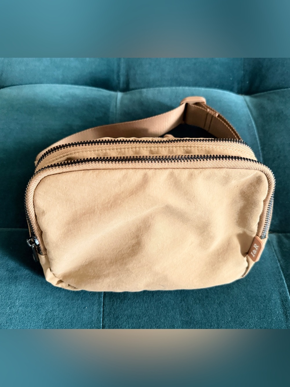 Women’s Double Zip Crossbody Belt Bag in Light Tan
